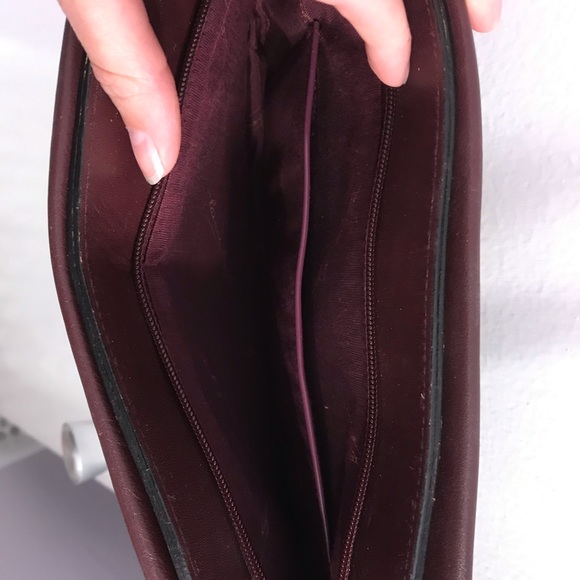 Vintage burgundy/wine Etienne Aigner crossbody - Picture 5 of 8